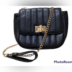 🆕🔥FASHION NOVA SUPER CUTE QUILTED BLACK&GOLD DRESS UP OR DOWN CROSSBODY